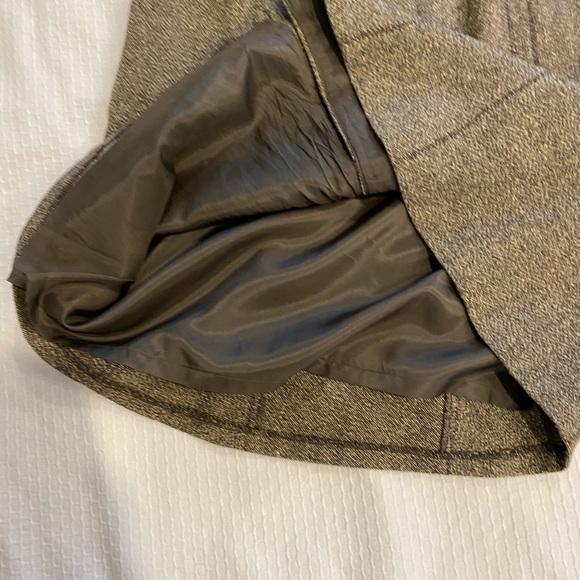 Ann Taylor below wool tulip skirt - Picture 10 of 12